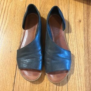 1.State leather slide